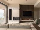 INTERIOS. Dein Interior-Design-Studio. Modernes Wohnzimmer mit Sofa, Fernseher, Kamin und großer Glastür